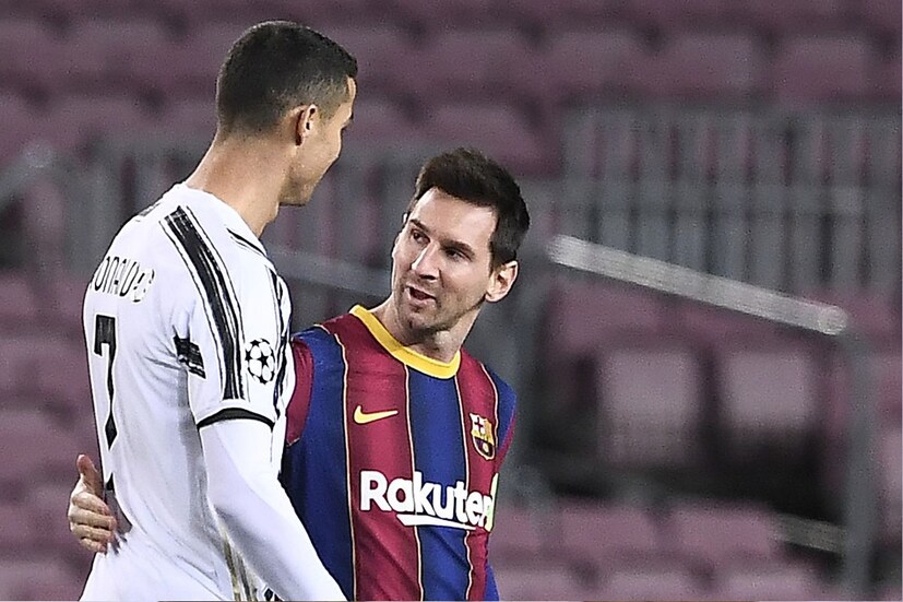 'GOAT'-এর লড়াই। অর্থাত্ গ্রেটেস্ট অফ অল টাইম। সেটা কে! মেসি নাকি রোনাল্ডো! এই নিয়ে দুই পক্ষের সমর্থকদের লড়াইয়ের শেষ নেই। তবে এবার এই যুদ্ধ থামাতে Twitter দায়িত্ব নিল। সম্প্রতি টুইটার একটি সমীক্ষা করেছিল। সমর্থকদের হাতেই তুলে দেওয়া হয়েছিল সেরা বেছে নেওয়ার দায়িত্ব।