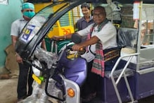ছিল রিকশা-হল টোটো, মানুষের কাছে পৌঁছতে 'গাড়ি' কিনলেন বিধায়ক মনোরঞ্জন! ছিল রিকশা-হল টোটো, মানুষের কাছে পৌঁছতে 'গাড়ি' কিনলেন বিধায়ক মনোরঞ্জন!