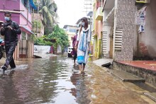 South Kolkata Water-logging:বানভাসী সোনারপুরের পাশেই আছেন বিধায়ক,রাস্তায় লাভলি