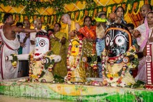 Snana Yatra Mayapur: স্নানের পরেই কাঁপুনি দিয়ে জ্বর আসে মায়াপুরের জগন্নাথদেবের!