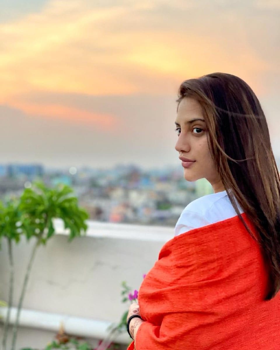 *গত ডিসেম্বর থেকেই আলাদা নুসরত-নিখিল। অন্যদিকে যশের সঙ্গে নুসরতের ঘনিষ্ঠতা বেড়েছে গত কয়েক মাসে। ডিসেম্বরে আজমীর ট্রিপ থেকেই দু'জনের সম্পর্ক অনেকটাই কাছাকাছি আসেন। বাড়তে থাকে ঘনিষ্ঠতা। ছবিঃ ইনস্টাগ্রাম। *গত ডিসেম্বর থেকেই আলাদা নুসরত-নিখিল। অন্যদিকে যশের সঙ্গে নুসরতের ঘনিষ্ঠতা বেড়েছে গত কয়েক মাসে। ডিসেম্বরে আজমীর ট্রিপ থেকেই দু'জনের সম্পর্ক অনেকটাই কাছাকাছি আসেন। বাড়তে থাকে ঘনিষ্ঠতা। ছবিঃ ইনস্টাগ্রাম।