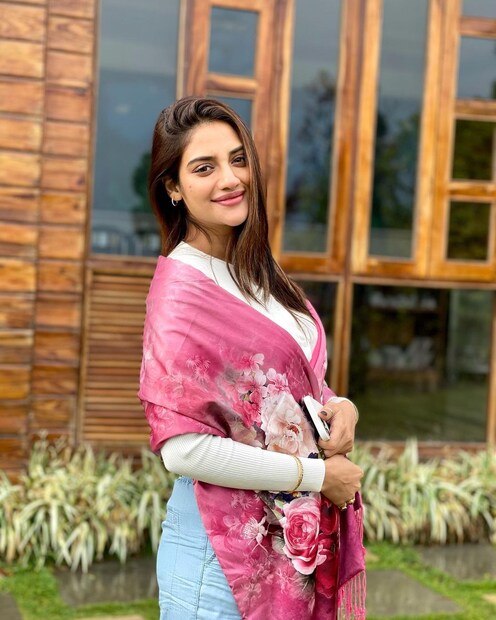 *নুসরত বর্তমানে ৬ মাসের সন্তানসম্ভবা। আগামী সেপ্টেম্বরেই সম্ভবত প্রথম সন্তানের জন্ম দেবেন তিনি। কিন্তু সন্তানের পিতৃপরিচয় নিয়ে এখনও জনসমক্ষে কিছুই জানাননি অভিনেত্রী। এমনকি অভিনেতা যশ দাশগুপ্তের সঙ্গে ঘনিষ্ঠতার কথা শোনা গেলেও, নিজেদের সম্পর্ককে প্রকাশ্যে স্বীকার করেননি ‘যশরত’। ছবি: ইনস্টাগ্রাম। 