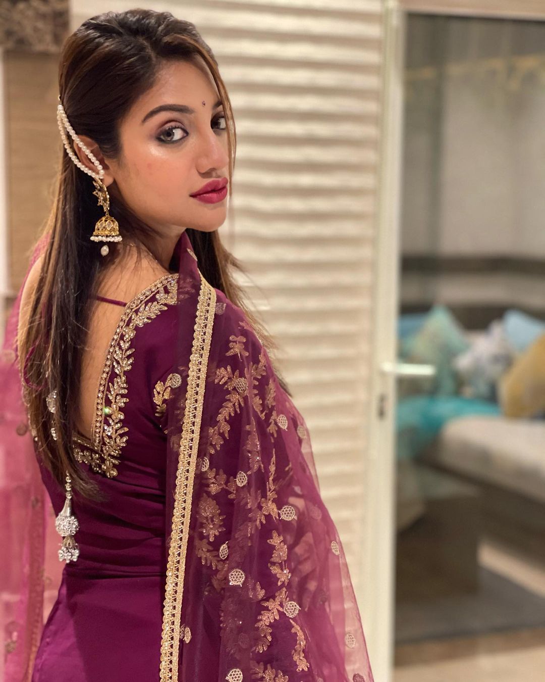 *নুসরত জাহান সাংসদ হয়েছেন দু-বছর হল। রাজনৈতিক কেরিয়ার শুরুর সঙ্গে সঙ্গেই পা রেখেছিলেন দাম্পত্য জীবনে। যদিও সুখের হয়নি সেই সম্পর্ক। নিখিল জৈনের সঙ্গে ২০১৯-র জুন মাসেই বিয়ের পিঁড়িতে বসেন নুসরত। বছর ঘুরতে না ঘুরতেই দাম্পত্যে চিড় ধরে। ছবিঃ ইনস্টাগ্রাম। *নুসরত জাহান সাংসদ হয়েছেন দু-বছর হল। রাজনৈতিক কেরিয়ার শুরুর সঙ্গে সঙ্গেই পা রেখেছিলেন দাম্পত্য জীবনে। যদিও সুখের হয়নি সেই সম্পর্ক। নিখিল জৈনের সঙ্গে ২০১৯-র জুন মাসেই বিয়ের পিঁড়িতে বসেন নুসরত। বছর ঘুরতে না ঘুরতেই দাম্পত্যে চিড় ধরে। ছবিঃ ইনস্টাগ্রাম।