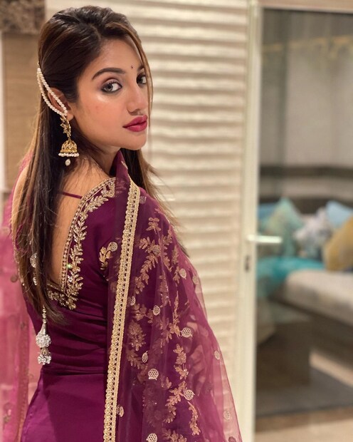 *নুসরত জাহান সাংসদ হয়েছেন দু-বছর হল। রাজনৈতিক কেরিয়ার শুরুর সঙ্গে সঙ্গেই পা রেখেছিলেন দাম্পত্য জীবনে। যদিও সুখের হয়নি সেই সম্পর্ক। নিখিল জৈনের সঙ্গে ২০১৯-র জুন মাসেই বিয়ের পিঁড়িতে বসেন নুসরত। বছর ঘুরতে না ঘুরতেই দাম্পত্যে চিড় ধরে। ছবিঃ ইনস্টাগ্রাম। 