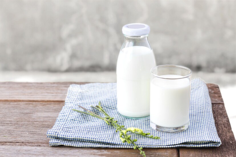 • Milk (দুধ)- দুধে রয়েছে ক্যালসিয়াম । হাড়ের বৃদ্ধির জন্য যা খুবই প্রয়োজনীয় । হাড় শক্ত থাকলে দেহের বৃদ্ধিও হবে দ্রুত গতিতে ।