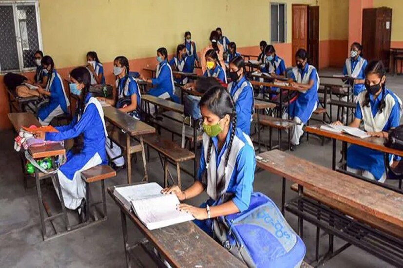 উচ্চমাধ্যমিক শিক্ষা সংসদের তরফে জানানো হয়েছে, আজ ফল প্রকাশ করা হবে বিকেল ৩টের সময়। আর পরীক্ষার্থীরা বিকেল ৪টের সময় ওয়েবসাইট, এসএমএস ও অ্যাপের মাধ্যমে ফল দেখতে পারবে। ফলপ্রকাশের পরদিন অর্থাত্‍ ২৩ জুলাই সকাল ১১টা থেকে স্কুলগুলিকে মার্কশিট ও সার্টিফিকেটের সঙ্গে অ্যাডমিট কার্ডও দেওয়া হবে। প্রতীকী ছবি৷