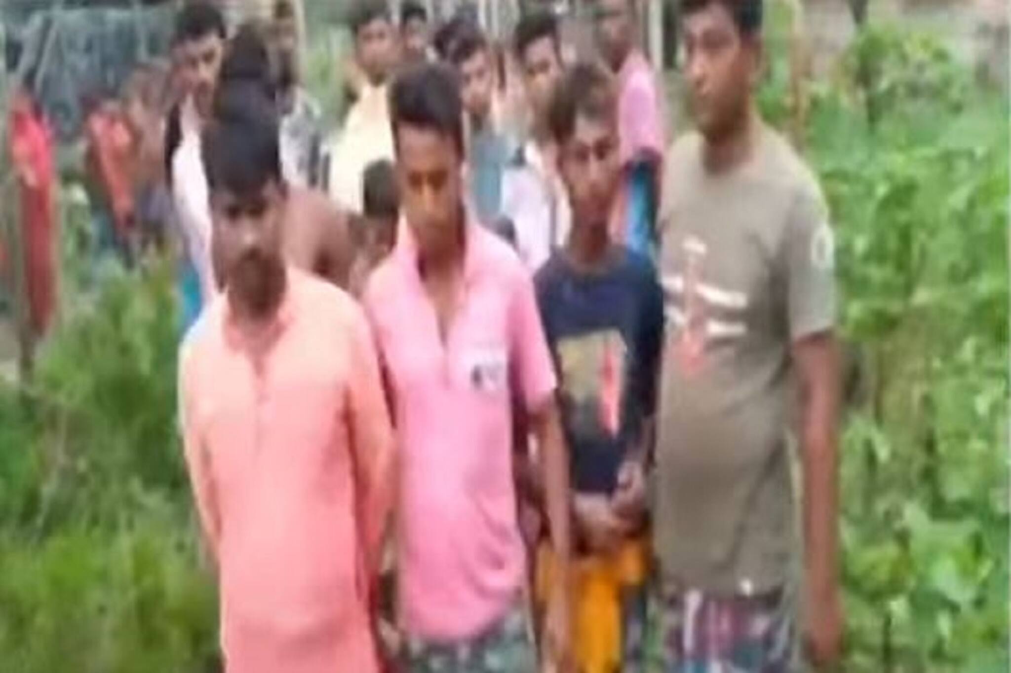 মদ,জুয়া, হেরোইনের বিরুদ্ধে ব্যবস্থা নিয়েছিল পুলিশ, তারই প্রতিবাদে দেগঙ্গায় রাতভর চলল বোমাবাজি