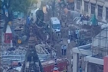 যোগীরাজ্যে বাড়ি ভেঙে ২ বাঙালি শ্রমিকের মৃত্যু, ক্ষতিপূরণ দিতে মালদহে ফিরহাদ