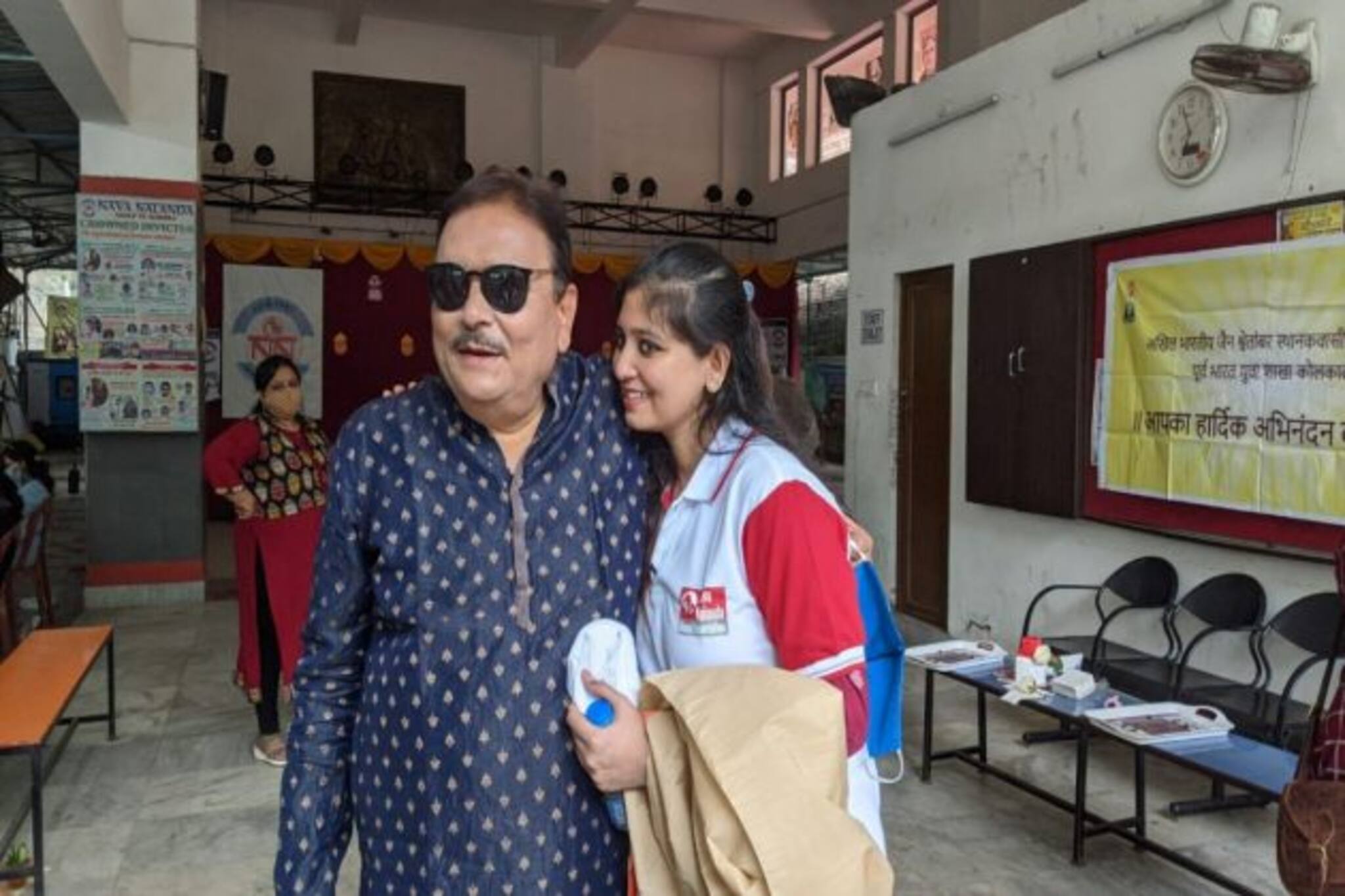 Madan Mitra In Naba Nalanda : বউমার আবদার, স্কুলের রক্তদান শিবির জমিয়ে দিলেন শ্বশুর মশাই মদন মিত্র! দেখুন...