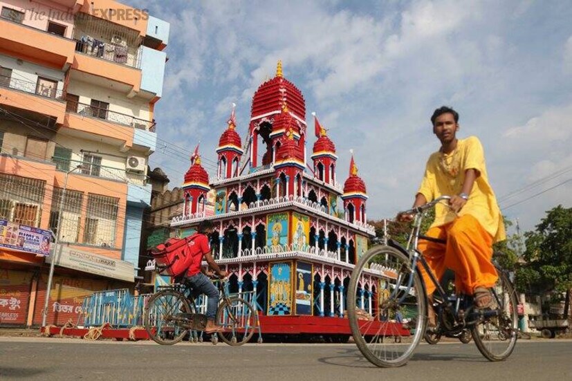 • ১৩৫ বছরের এই রথ সেই সময় তৈরি করতে খরচ হয়েছিল ২০ হাজার টাকা। মাহেশের এই রথ পরিচিত নীলাচল নামে। শ্রী চৈতন্য মহাপ্রভু একাধিকবার এই রথ যাত্রায় অংশগ্রহণ করেছেন। তিনি মাহেশের নাম দেন নব নীলাচল। সেই অনুযায়ী মাহেশের রথ পরিচিত নীলাচল রথ নামে। ঐতিহাসিক এই রথ যাত্রায় রামকৃষ্ণ পরমহংস দেবও যোগদান করেছিলেন।