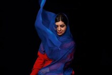 ব্রিটিশ 'Vogue' ম্যাগাজিনের প্রচ্ছদে নোবেলজয়ী তরুণী মালালা  ইউসুফজাই!