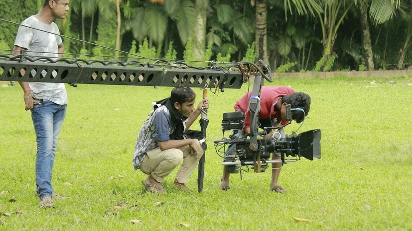 • তবে সিনেমা হল খোলার ব্যাপারে এখনও আগের সিদ্ধান্তই বজায় রাখা হল । হল আপাতত বন্ধই থাকবে । 