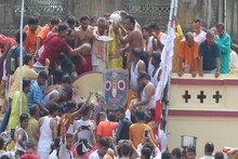 ৬২৫ বছর পেরিয়ে আজও ২৮ ঘড়া গঙ্গাজল আর দুধে স্নান করেন মাহেশের জগন্নাথ