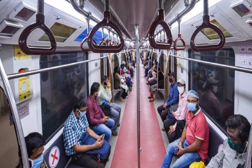 কলকাতা মেট্রো রেল কর্তৃপক্ষের (Metro Railways) তরফে জানানো হয়েছে, বুধবার থেকে আরও ১০টি মেট্রো রেল চালানো হবে শহরে (Kolkata Metro Bengal News)। বর্তমানে সোম থেকে শুক্র চলছে ২৪৬ টি মেট্রো। ১৫ সেপ্টেম্বর থেকে আপ ও ডাউন লাইনে চলবে ২৫৬টি মেট্রো। ফাইল ছবি।