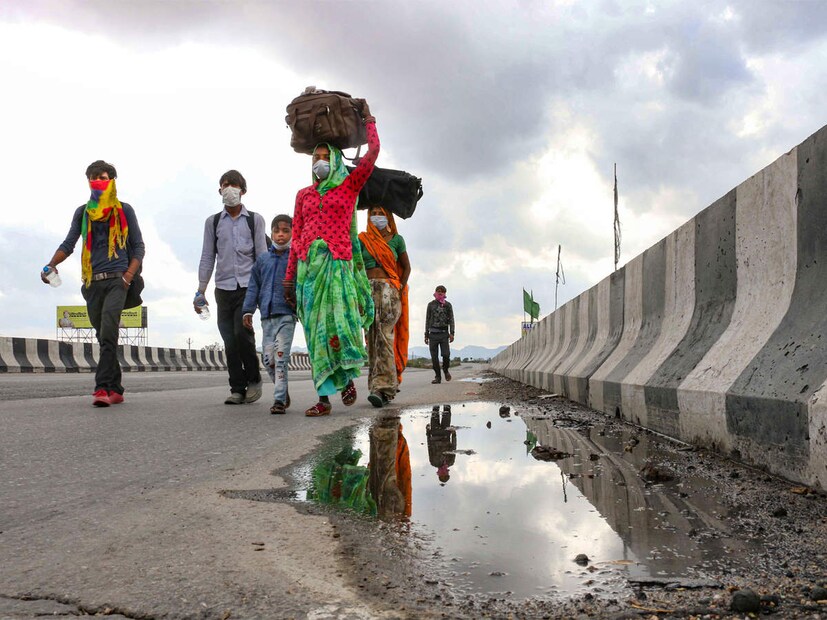 • সেন্টার ফর মনিটরিং ইন্ডিয়ান ইকোনমি (CMIE) র তরফে প্রকাশিত সাম্প্রতিক এক রিপোর্ট থেকে জানা গিয়েছে, করোনাকালে দেশে চাকরি হারিয়েছেন প্রায় ১ কোটি মানুষ । ৯৭% পরিবারের আয় হ্রাস পেয়েছে ।