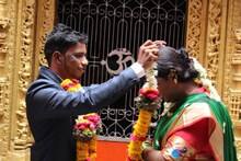 নাসিকে বৃহন্নলাকে বিয়ে করে নজির গড়লেন যুবক! অন্যরকম বিয়েতে খুশি গ্রামবাসীরাও