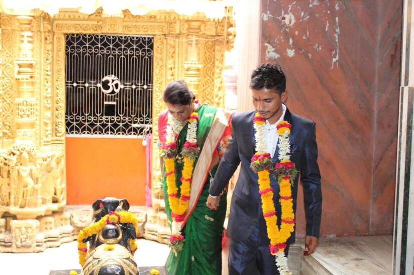 প্রাচীন শিব মন্দিরে সাত পাকে বাঁধা পড়েন ওঁরা। সঞ্জয় বলেন, বৃহন্নলা হয়েও শিবলক্ষ্মীরা কিন্তু সবার ওপরে এক একজন মানুষ। ওঁদেরও মন আছে, স্বপ্ন আছে। নিজের মত করে জীবনে বাঁচার অধিকার আছে। তাহলে তাকে বিয়ে করতে সমস্যা কীসের? 
