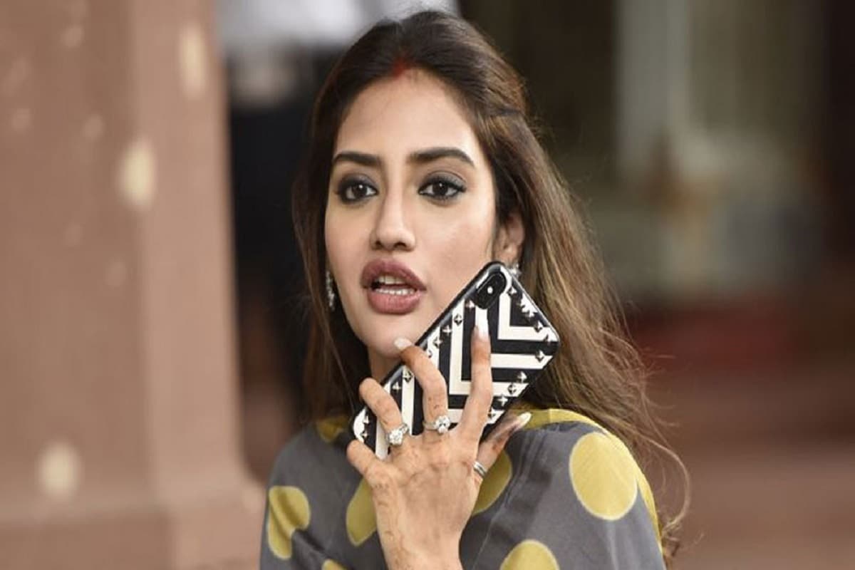 *সেই নুসরত জাহান এ বারে নাকি মা হওয়ার সিদ্ধান্ত নিয়েছেন। বেশ কয়েকটি সংবাদ মাধ্যম সূত্রে শুক্রবার সকাল থেকে পাওয়া খবর অনুযায়ী, খুব তাড়াতাড়ি নাকি মা হতে পারেন নায়িকা। তবে, এখনই এ বিষয়ে কোনও কথা বলার জন্য প্রস্তুত নন তিনি। এমনকি তিনি সোশ্যাল মিডিয়াতেও তাঁর মুখ থেকে ধরণের কোনও কথা শোনা যায়নি। ছবিঃ ইনস্টাগ্রাম। *সেই নুসরত জাহান এ বারে নাকি মা হওয়ার সিদ্ধান্ত নিয়েছেন। বেশ কয়েকটি সংবাদ মাধ্যম সূত্রে শুক্রবার সকাল থেকে পাওয়া খবর অনুযায়ী, খুব তাড়াতাড়ি নাকি মা হতে পারেন নায়িকা। তবে, এখনই এ বিষয়ে কোনও কথা বলার জন্য প্রস্তুত নন তিনি। এমনকি তিনি সোশ্যাল মিডিয়াতেও তাঁর মুখ থেকে ধরণের কোনও কথা শোনা যায়নি। ছবিঃ ইনস্টাগ্রাম।