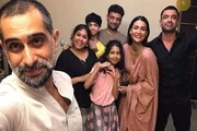 পরিবারের সঙ্গে পবিত্রার আলাপ করিয়ে দিলেন এজাজ, বিয়ের কথা নিয়ে কানাঘুষো বলিউডে