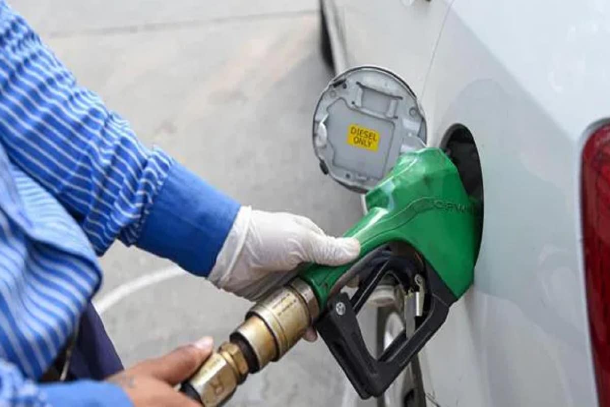 দেখে নিন বিভিন্ন শহরে পেট্রোল ও ডিজেলের দাম (Petrol-Diesel price on 2 June 2021)দিল্লি- পেট্রোল ৯৪.৪৯ টাকা, ডিজেল ৮৫.৩৮ টাকা,মুম্বই- পেট্রোল ১০০.৭২ টাকা, ডিজেল ৯২.৬৯ টাকা,চেন্নাই- পেট্রোল ৯৫.৯৯ টাকা, ডিজেল ৯০.১২ টাকা,কলকাতা-পেট্রোল ৯৪.৫০ টাকা, ডিজেল ৮৮.২৩ টাকা,নয়ডা-পেট্রোল ৯১.৯১ টাকা, ডিজেল ৮৫.৮৫ টাকা,ভোপাল-পেট্রোল ১০২.৬১ টাকা, ডিজেল ৯৩.৮৯ টাকা,লখনউ-পেট্রোল ৯১.৮৩ টাকা, ডিজেল ৮৫.৭৭ টাকা,বেঙ্গালুরু-পেট্রোল ৯৭.৬৪ টাকা, ডিজেল ৯০.৫১ টাকা,পটনা- পেট্রোল ৯৬.৬৪ টাকা, ডিজেল ৯০.৬৬ টাকা,চন্ডীগড়- পেট্রোল ৯০.৮৯ টাকা, ডিজেল ৮৫.০৪ টাকা দেখে নিন বিভিন্ন শহরে পেট্রোল ও ডিজেলের দাম (Petrol-Diesel price on 2 June 2021)দিল্লি- পেট্রোল ৯৪.৪৯ টাকা, ডিজেল ৮৫.৩৮ টাকা,মুম্বই- পেট্রোল ১০০.৭২ টাকা, ডিজেল ৯২.৬৯ টাকা,চেন্নাই- পেট্রোল ৯৫.৯৯ টাকা, ডিজেল ৯০.১২ টাকা,কলকাতা-পেট্রোল ৯৪.৫০ টাকা, ডিজেল ৮৮.২৩ টাকা,নয়ডা-পেট্রোল ৯১.৯১ টাকা, ডিজেল ৮৫.৮৫ টাকা,ভোপাল-পেট্রোল ১০২.৬১ টাকা, ডিজেল ৯৩.৮৯ টাকা,লখনউ-পেট্রোল ৯১.৮৩ টাকা, ডিজেল ৮৫.৭৭ টাকা,বেঙ্গালুরু-পেট্রোল ৯৭.৬৪ টাকা, ডিজেল ৯০.৫১ টাকা,পটনা- পেট্রোল ৯৬.৬৪ টাকা, ডিজেল ৯০.৬৬ টাকা,চন্ডীগড়- পেট্রোল ৯০.৮৯ টাকা, ডিজেল ৮৫.০৪ টাকা