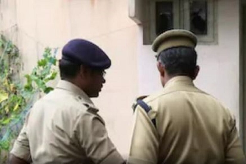  •ঘটনা স্থলে আসে পুলিশ ও প্রশাসনের কর্তারা৷ আসে আয়কর দফতর৷ কোথা থেকে এত টাকা এল, এবং এই টাকার উৎস কী, তার খোঁজ শুরু হয়েছে৷ শুরু হয়েছে তদন্ত৷ 