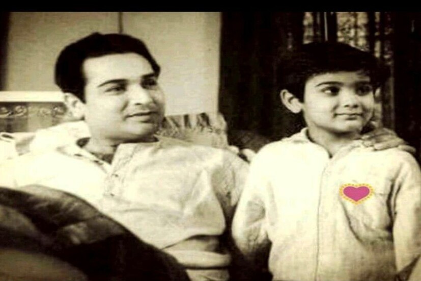 প্রায় দুই দশকেরও বেশি সময় ধরে পশ্চিমবঙ্গের বাংলা চলচ্চিত্রের নায়ক হিসাবে শীর্ষস্থানে টলিউডের বুম্বা দা। প্রথম পর্দায় পা রেখেছিলেন সেই ১৯৬৮ সালে। শিশুশিল্পী হিসেবে প্রসেনজিৎ প্রথম অভিনয় করেন তার বাবা বিশ্বজিৎ পরিচালিত ছবি 'ছোট্ট জিজ্ঞাসাতে'।