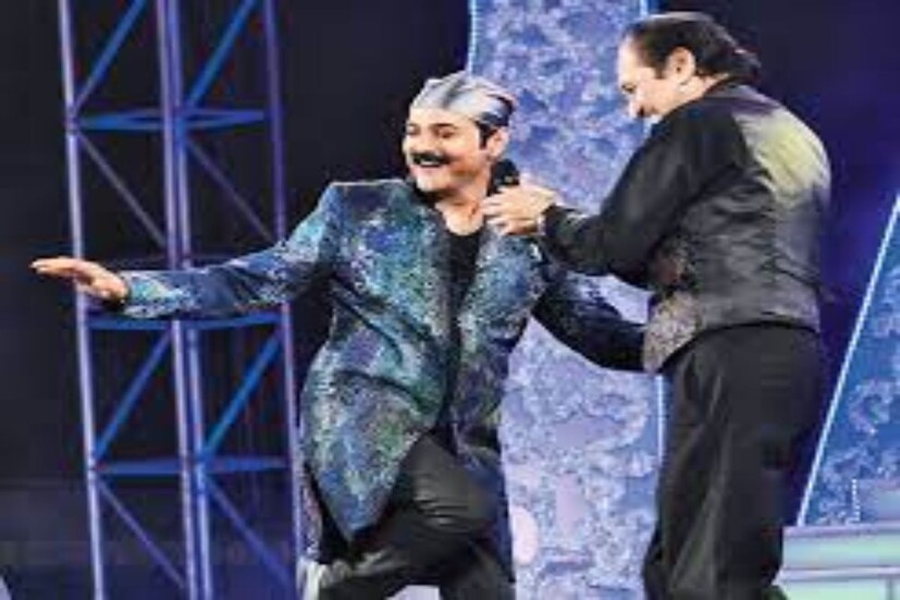 তারপরে আবার সেলুলয়েডে ফেরেন ১৯৮৩ তে। 'দুটি পাতা' ছবিতে প্রথম নায়ক হিসাবে তার আত্মপ্রকাশ ঘটে। ১৯৮৭ খ্রিষ্টাব্দে মুক্তিপ্রাপ্ত ছবি 'অমর সঙ্গী' তার সবথেকে হিট ছবিগুলির মধ্যে অন্যতম। আর তারপরেই একের পর এক মাইলস্টোন! ঋতুপর্ণ ঘোষ পরিচালিত উনিশে এপ্রিল, উৎসব, চোখের বালি, দোসর, খেলা এবং দ্য লাস্ট লিয়র ছবিতে অভিনয় করেছেন প্রসেনজিৎ। একইসঙ্গে করেছেন একের পর এক বক্স অফিস হিট বাণিজ্যিক ছবিও। হালের 'অটোগ্রাফ' 'প্ৰাক্তন', 'গুমনামী বাবা', 'জ্যেষ্ঠ্য পুত্র' এর মত অসাধারণ সব ছবির সাফল্যও আজ তাঁর আস্তিনে।