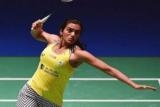 ব্যাডমিন্টনে সিন্ধুর হাতেই ভারতের পতাকা