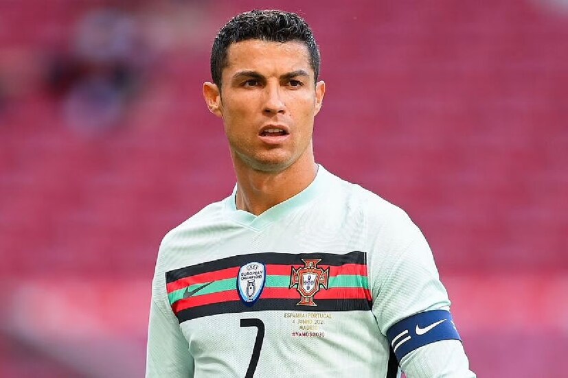 ১৭৬টি আন্তর্জাতিক ম্যাচ খেলে ১০৬টি গোল। আন্তর্জাতিক গোলের হিসাবে ইরানের আলি দায়ের রেকর্ড ছুঁতে আর মাত্র তিনটি গোল বাকি। রোনাল্ডো যা ফর্মে রয়েছেন তাতে এবার ইউরোতেই হয়তো সেই রেকর্ড ভেঙে দেবেন। 