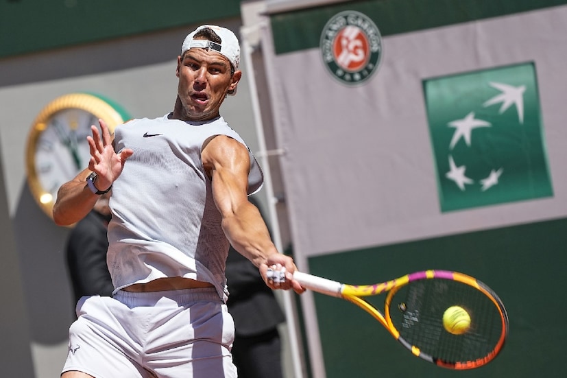 এদিন নাদাল বিবৃতি জানান, এমন একটা সিদ্ধান্ত নেওয়া সহজ ছিল না। তবে অনেক ভেবে দেখলাম, এখন যে পর্যায় আমি টেনিস খেলি সেখানে শরীরের দিকটা ভাবা দরকার। সঠিক এক্সারসাইজ না করলে ও পর্যাপ্ত বিশ্রাম না নিলে বেশিদিন খেলতে পারব না। তাই আমার টিমের সবার সঙ্গে কথা বলে এই সিদ্ধান্ত নিয়েছি। 