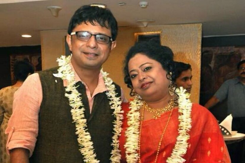 অনুরাগীরাও রূপঙ্করের এই অকপট স্বীকারোক্তিতে মুদ্ধ। শুভেচ্ছা ও ভালোবাসা উপচে পড়েছে রূপঙ্করের ফেসবুক পেজে। বিয়ের এতো বছর পরেও স্ত্রী চৈতালি ও রূপঙ্করের সম্পর্কের এই কেমিস্ট্রিতে অনুপ্রাণিতও হয়েছেন অনেকেই। বৈবাহিক সম্পর্ক ও তাঁর মাধুর্যকে ফুরিয়ে যেতে না দেওয়ার জন্যেও নেট নাগরিকদের অভিনন্দন পেয়েছেন দম্পতি। 