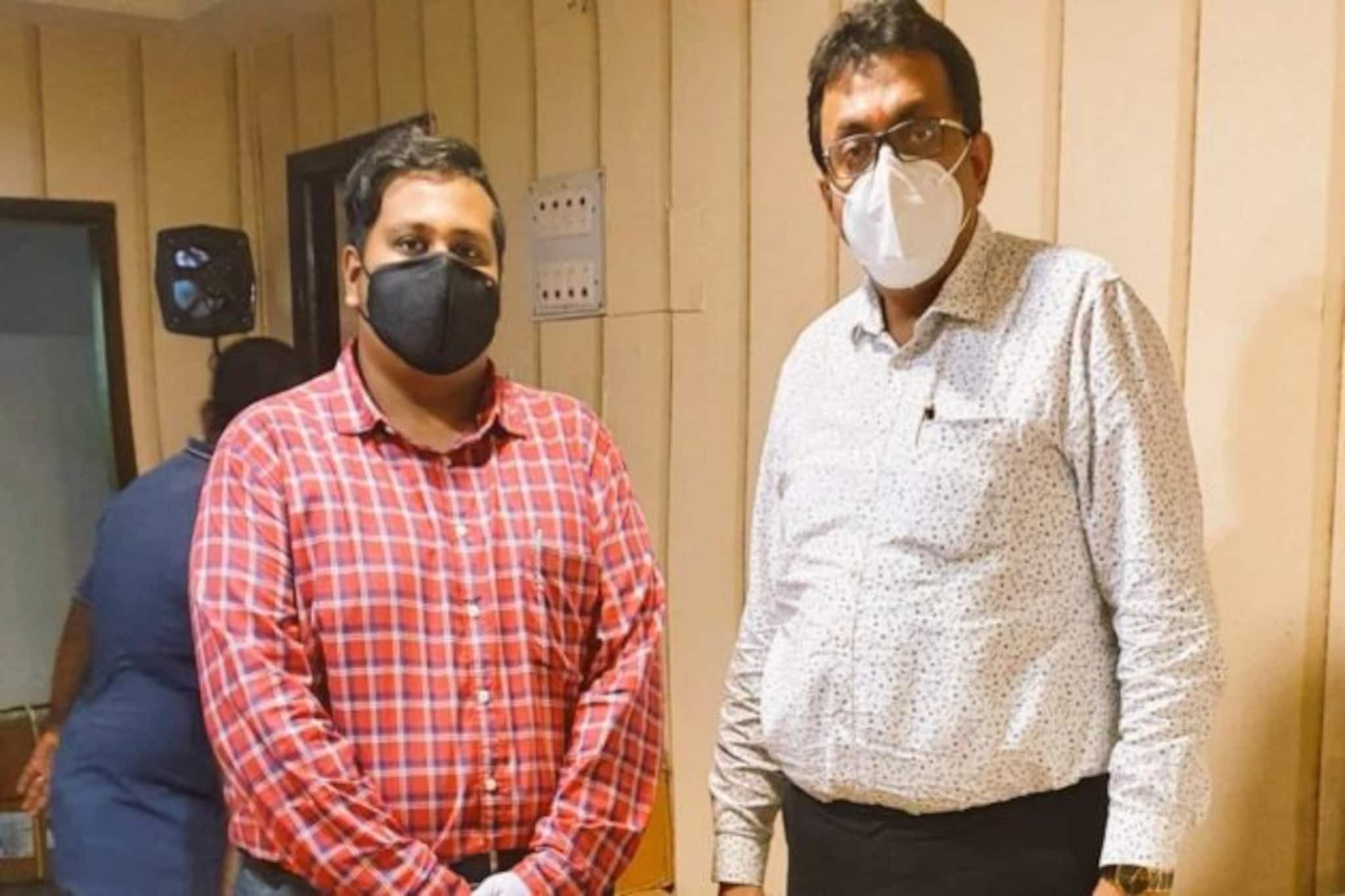Fake IAS Debanjan : 'সমাজকর্মী হিসেবে পরিচয় দিয়েছিলেন' দেবাঞ্জন, একসঙ্গে ছবি প্রসঙ্গে ফেসবুক পোস্ট সাংসদের