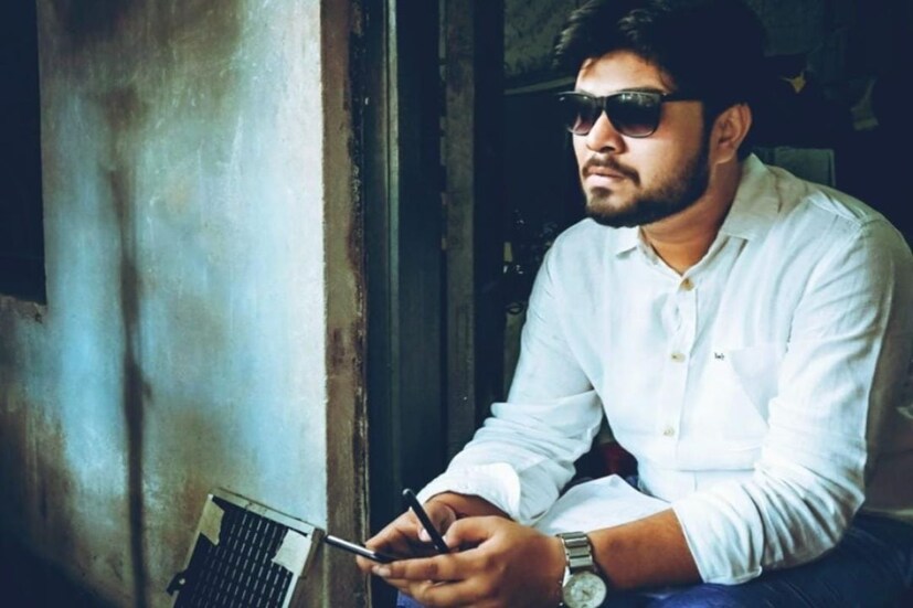 অভিনেতা সৌরভ দাস বললেন 'বিভিন্ন শেড নিয়ে তৈরি রূপকের চরিত্র। খুন আর রহস্যের বেড়াজালে ছবির গল্প বুনেছেন পরিচালক। আশা করছি মানুষকে একটা ভাল চরিত্র উপহার দিতে পারব।'