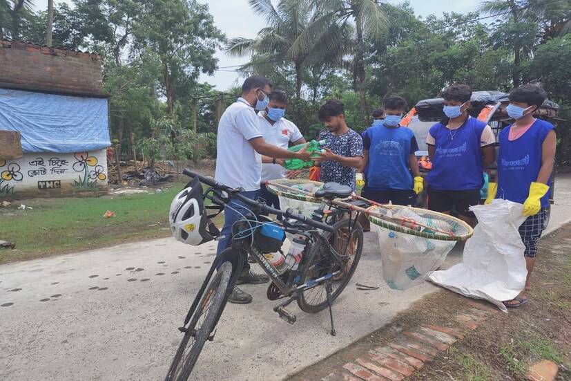 দক্ষিণ ২৪ পরগনা জেলা প্রশাসন এবং বারুইপুরের স্বেচ্ছাসেবী সংস্থা চাম্পাহাটি স্বাস্থ্য মেলা ওয়েলফেয়ার সোসাইটির যৌথ কর্মসূচি প্লাস্টিক মুক্ত গ্রিন সুন্দরবনে তারা যোগ দিয়েছেন। 