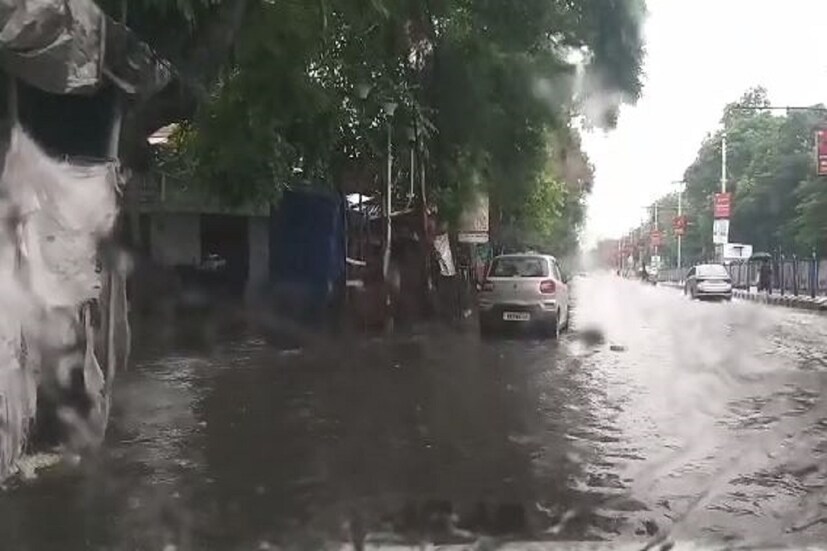 ★শুক্রবার অতি ভারী বৃষ্টির কমলা সর্তকতা পুরুলিয়া, বাঁকুড়া, বীরভূম, মুর্শিদাবাদ ও পশ্চিম বর্ধমানে। ভারী বৃষ্টির হলুদ সর্তকতা রয়েছে কলকাতায়৷ সঙ্গে সতর্কতা রয়েছে পশ্চিম মেদিনীপুর, ঝাড়গ্রামে। উত্তরবঙ্গের দার্জিলিং জলপাইগুড়ি কালিম্পং এবং আলিপুরদুয়ারে ভারী বৃষ্টির হলুদ সর্তকতা রয়েছে।