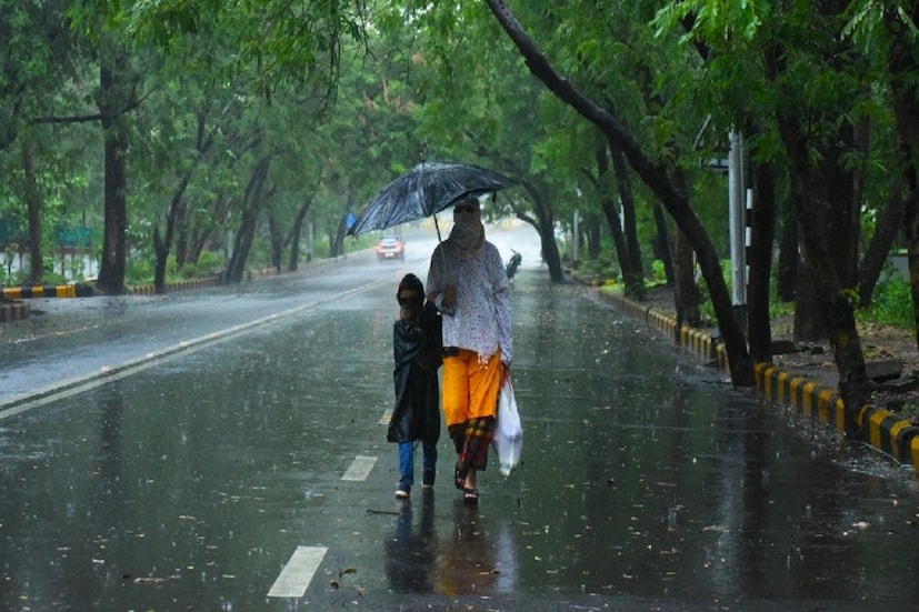 দক্ষিণ-পূর্ব বঙ্গোপসাগরে ঘূর্ণাবর্ত তৈরি নিম্নচাপ। নিম্নচাপ রয়েছে দক্ষিণ বঙ্গোপসাগরের মধ্যভাগে। এটি ক্রমশ পশ্চিম দিকে এগিয়ে তামিলনাডু অন্ধ্রপ্রদেশ ও  উপকূলের দিকে যাবে। এর সরাসরি প্রভাব না পড়লেও পরোক্ষভাবে পূবালী হওয়ার জেরে জলীয়বাষ্প ঢুকবে বাংলার উপকূলের জেলাগুলিতে।