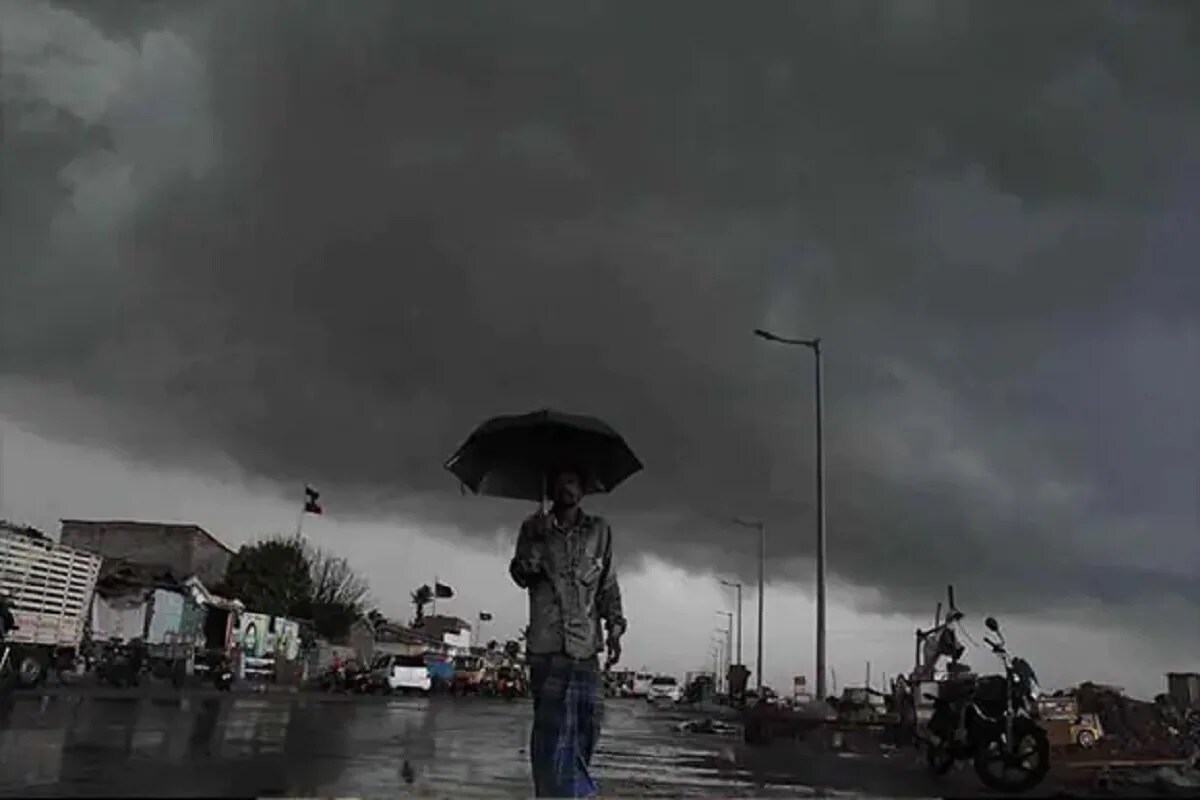 *তবে কলকাতায় এখনও বর্ষার প্রবেশ হয়নি। আলিপুর আবহাওয়া দফতরের পূর্বাভাস, আগামিকাল অর্থাৎ শনিবার কলকাতায় মৌসুমী বায়ু প্রবেশ করবে। ফাইল ছবি। *তবে কলকাতায় এখনও বর্ষার প্রবেশ হয়নি। আলিপুর আবহাওয়া দফতরের পূর্বাভাস, আগামিকাল অর্থাৎ শনিবার কলকাতায় মৌসুমী বায়ু প্রবেশ করবে। ফাইল ছবি।