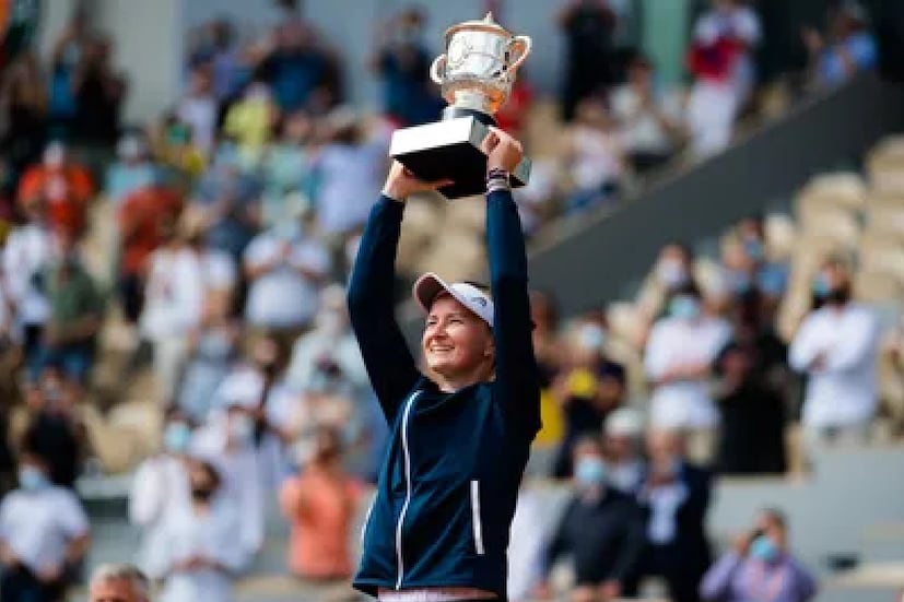 নতুন চ্যাম্পিয়ন পেল ফরাসী ওপেন। বারবরা এখন লাল কোর্টের নতুন রানি। এদিন ট্রফি মাথায় নিয়ে বারবরা বলেন, ছোট থেকে এই স্পিচ প্র্যাকটিস করেছি। কখনও ফরাসী ওপেন জিতলে কী বলব! আজ সেই দিন। কিন্তু কিছু বলার ভাষা পাচ্ছি না। এটুকু বলব, ছোটবেলার একটা স্বপ্ন সফল হল।