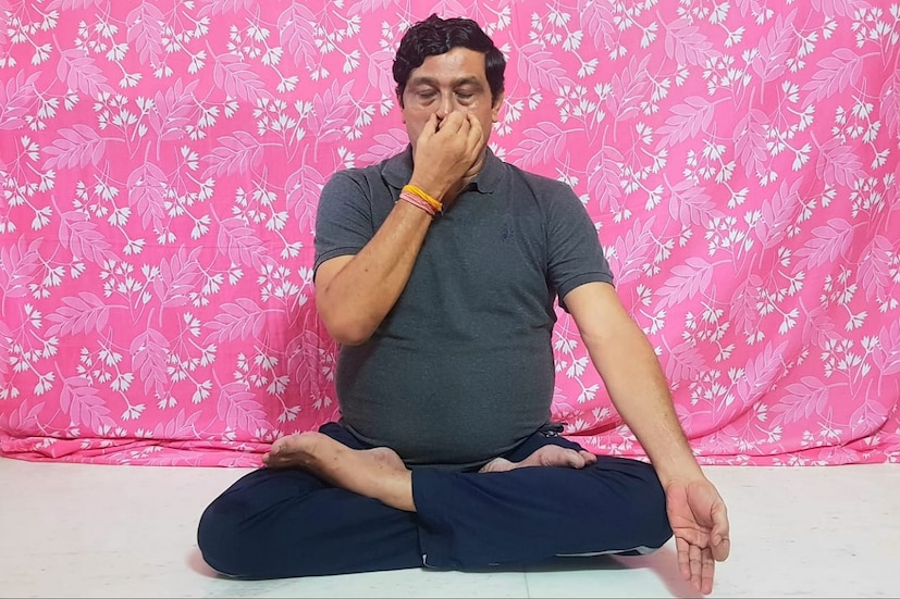 যোগ করলে শরীর, মন আত্মা সবই যে সুস্থ থাকে, সতেজ থাকে, সেই বার্তাও দিয়েছেন অগ্নিমিত্রা। যোগভ্যাসে সামিল হয়েছেন প্রাক্তন রাজ্য বিজেপি সভাপতি রাহুল সিনহাও। 