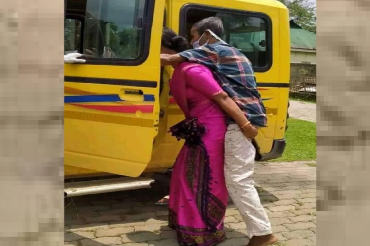 ঘটনাটি ঘটেছে অসমে, স্থানীয় স্বাস্থ্য আধিকারিক যখন থুলেশ্বরকে জেলার কোভিড কেয়ার সেন্টারে নিয়ে যাওয়ার পরে চিকিৎসকেরা বাড়িতে থেকেই থুলেশ্বরের চিকিৎসা করার পরামর্শ দিয়েছেন ৷ শ্বশুরের দেখাশোনা করার সঙ্কল্পে দৃঢ় ছিলেন নীহারিকা ৷ ঘটনাটি ঘটেছে অসমে, স্থানীয় স্বাস্থ্য আধিকারিক যখন থুলেশ্বরকে জেলার কোভিড কেয়ার সেন্টারে নিয়ে যাওয়ার পরে চিকিৎসকেরা বাড়িতে থেকেই থুলেশ্বরের চিকিৎসা করার পরামর্শ দিয়েছেন ৷ শ্বশুরের দেখাশোনা করার সঙ্কল্পে দৃঢ় ছিলেন নীহারিকা ৷