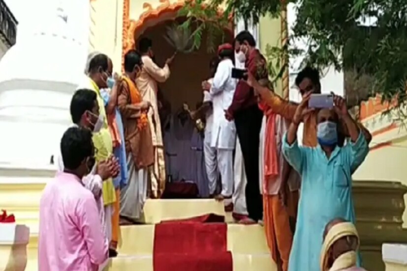 মধ্যপ্রদেশের পান্না জেলায় ভগবান জগন্নাথদেবের প্রাচীন মন্দির জগন্নাথদেব বলভদ্র ও সুভদ্রার সঙ্গে মন্দিরে বসবাস করছেন ৷ ১৬৮ বছরের পুরনো জগন্নাথ মন্দিরে পুজো শুরু হয়েছে ৷ তবে এই বছর করোনা বিধি মেনেই সব আচরণ করতে হবে ৷