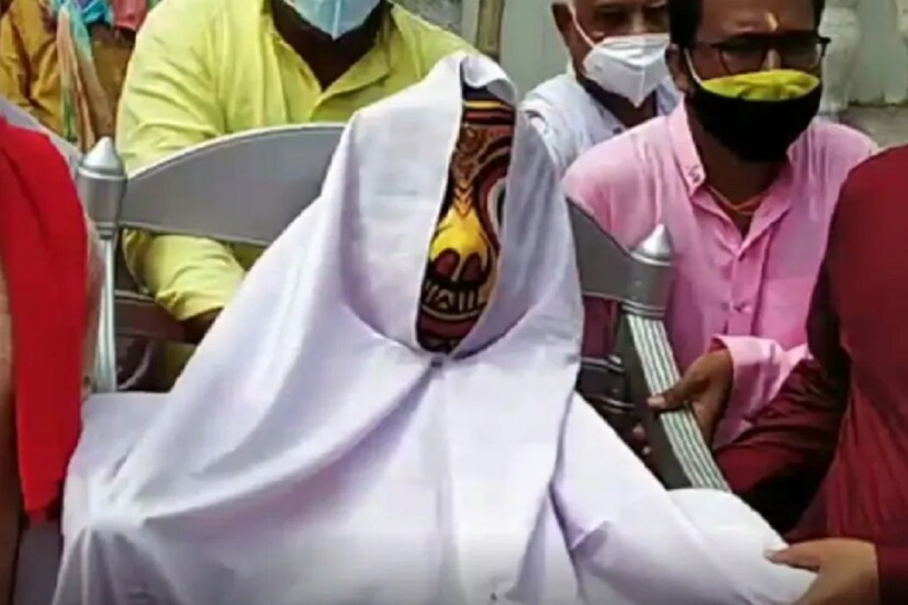 জগন্নাথ মন্দিরের পুরোহিত রাকেশ গোস্বামী জানিয়েছেন এই মন্দিরে ভগবান জগননাথের প্রাণ প্রতিষ্ঠার ৩৬ বছর পরে আষাঢ় মাসের শুক্লা দ্বিতীয়া তিথিতে রথযাত্রার সূচনা হয় ৷