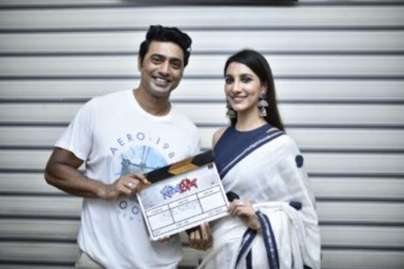 ঈদের দিনে নিজের পরবর্তী ছবির শুভ মহরৎ সম্পন্ন করলেন টলিউডের সুপারস্টার দেব। ফের একবার তাঁর পরের ছবি 'কিশমিশ'-এ রুক্মিণী মৈত্রের সঙ্গে জুটি বাঁধতে চলেছেন দেব (Dev-Rukmini)। এটি জুটির ষষ্ঠ ছবি।
