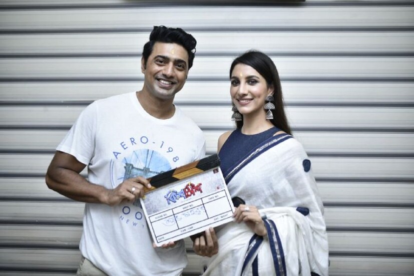 করোনা আক্রান্ত হয়েছেন অভিনেত্রী রুক্মিণী মৈত্রও। বাড়িতেই আইসোলেশনে আছেন তিনি। চিকিৎসকের পরামর্শ মেনে চলছেন। এর পরেই করোনা রিপোর্ট পজিটিভ এসেছে দেবের। বুধবার সকালে টেস্ট করান তিনি। রাতে রিপোর্ট পজিটিভ আসে। তবে বাড়িতেই আছেন তিনি। তেমন কোনও উপসর্গও নেই তাঁর। জানিয়েছেন দেব। 