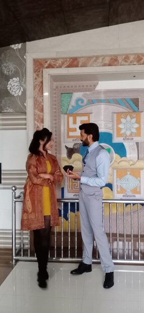 এই ছবির শুটিং চলছে মুম্বইয়ে।  'অন্তর্দৃষ্টি'-তে ঋতুপর্ণার বসের চরিত্রে দেখা যাবে রীতেশকে। একদিনের জন্যই শ্যুটিং করেছেন রীতেশ। এই ছবির পরিচালক কবীর লাল এর সঙ্গে রীতেশের সখ্যতা পুরনো।