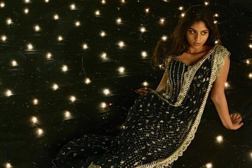 কালো এমব্লিশড ল্যাহেঙ্গায় সুহানা এক অনবদ্য পরিবেশ সৃষ্টি করেছে ৷ ছবি সৌজন্যে ইনস্টাগ্রাম ৷