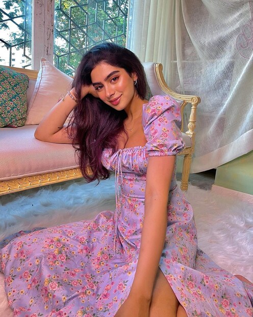 সুন্দর পোশাকে যখন আরও সুন্দরী খুশি কাপুর (Khushi Kapoor) ৷ ছবি সৌজন্যে ইনস্টাগ্রাম ৷ 