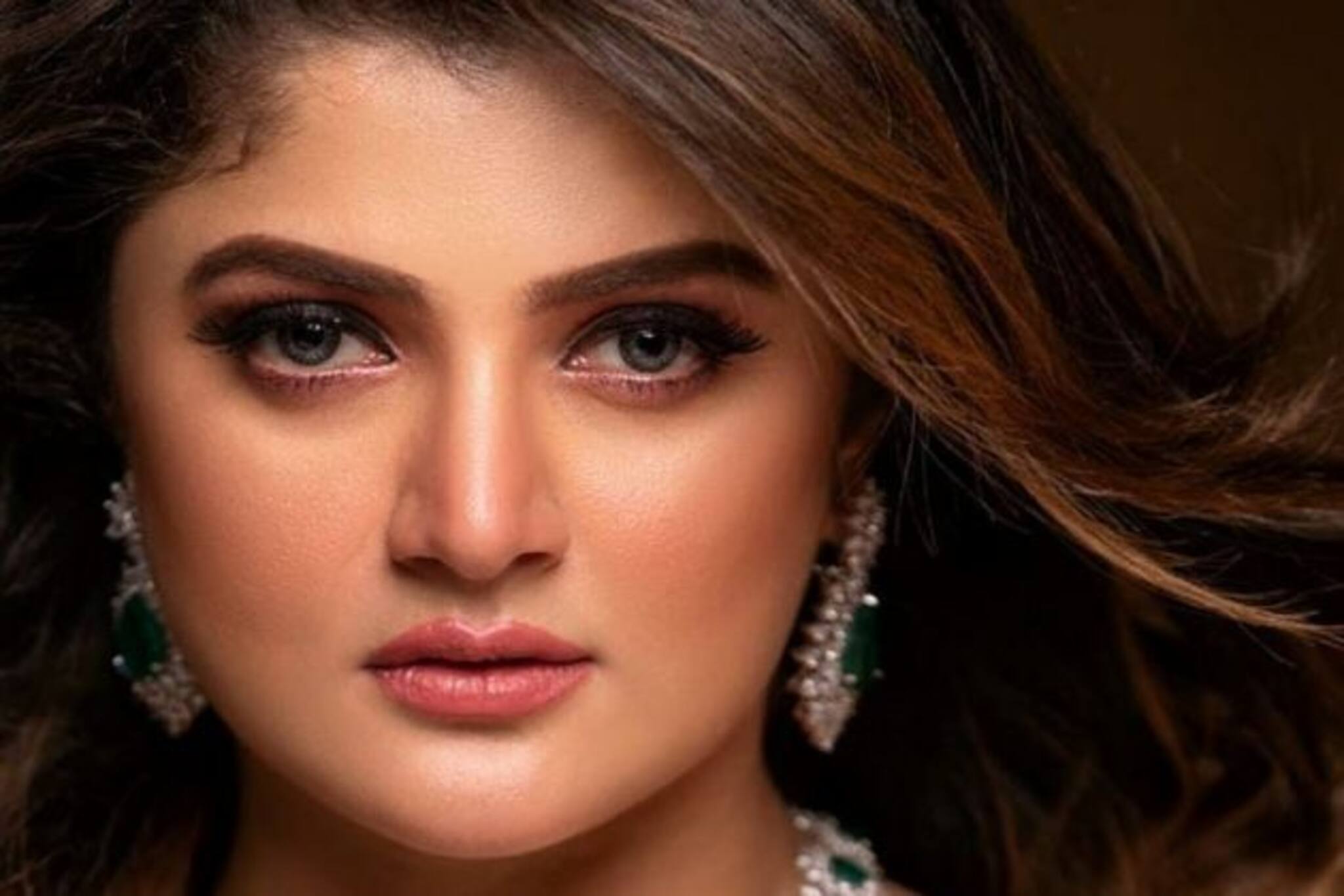 Srabonti Chatterjee: 'একটাই তো জীবন, বাঁচার মতো করে বাঁচব,' শ্রাবন্তীর পোস্টে চর্চা