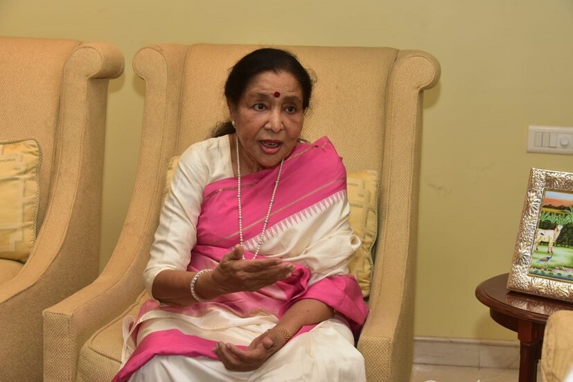 কিংবদন্তি গায়িকা আশা ভোঁসলেকে (Legendary Singer Asha Bhosle) মহারাষ্ট্র ভূষণ সম্মানে সম্মানিত করা হবে ৷ এমনটাই ঘোষণা করলেন মহারাষ্ট্রের সাংস্কৃতিক মন্ত্রী অমিত দেশমুখ (Amit Deshmukh the cultural minister of Maharashta) ৷ নিজস্ব ছবি ৷