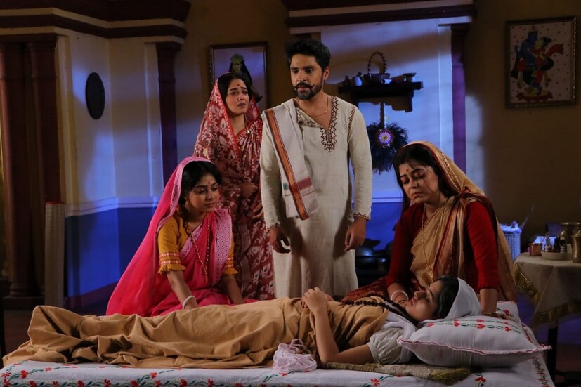 দিতিপ্রিয়ার যাত্রা শেষ। এই ধারাবাহিক থেকে বিদায় নিচ্ছেন তিনি। এক প্রকার বলা চলে রাসমনির পরিবার থেকে চলে যাচ্ছেন দিতিপ্রিয়া। সমস্ত যাত্রার তো একটা শেষ আছে তাই চলে জেতে হচ্ছে তাঁকে। তবে এই ধারাবাহিকের অভিজ্ঞতা কখনো ভুলবেন না দিতিপ্রিয়া।